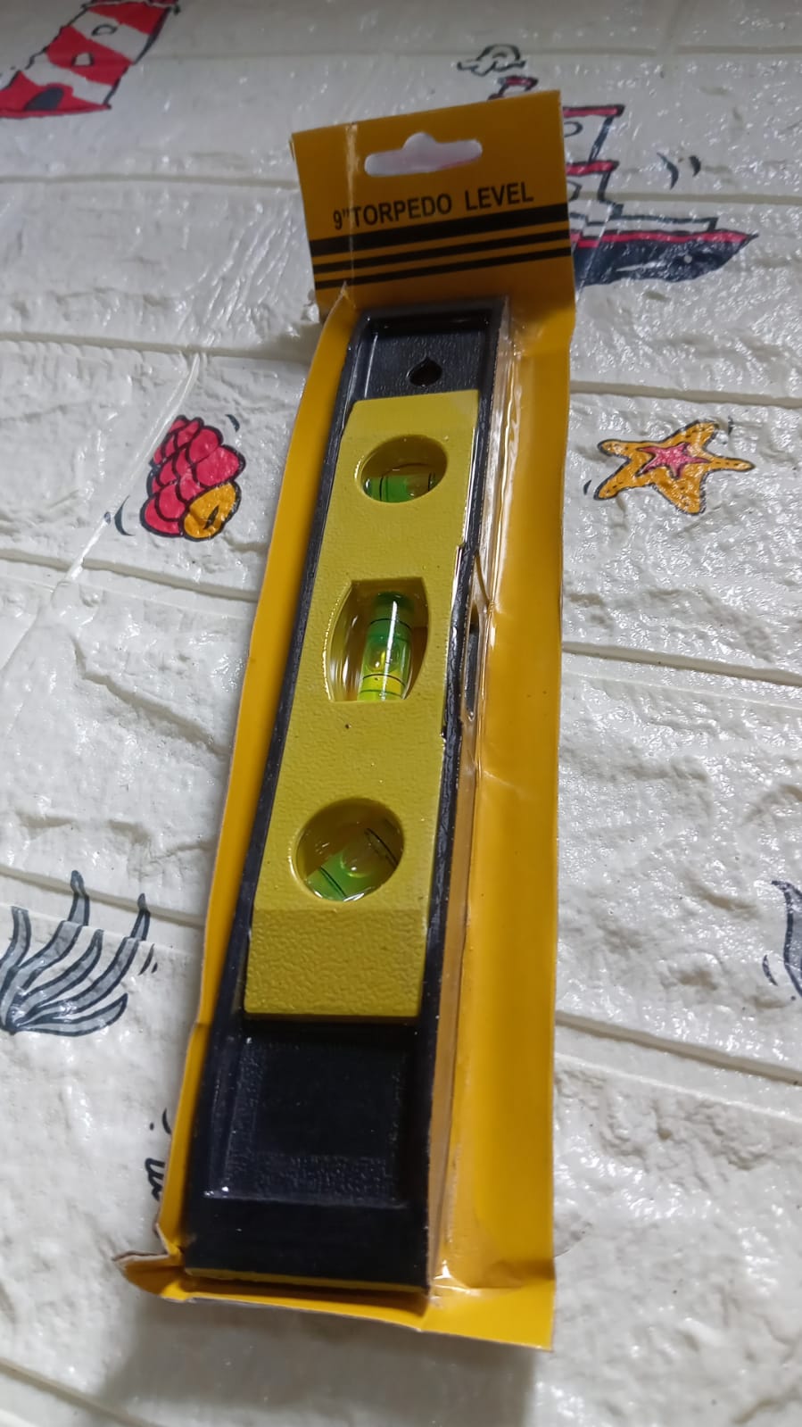 Handy mini level ruler with three bubble levels for quick use. Handy mini level ruler with three bubble levels for quick use.